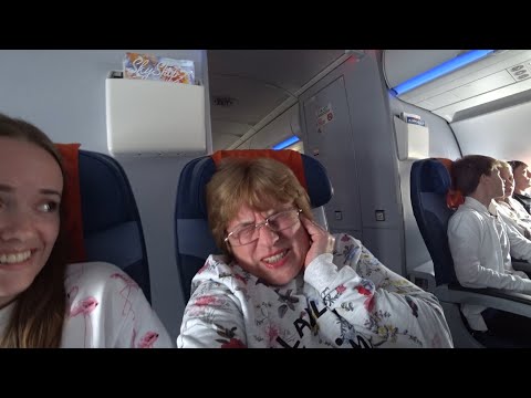 Видео: ВЛОГ Странное начало дня 😳 / Перелёт  в Черногорию / В самолете 7 октября 2018 г.