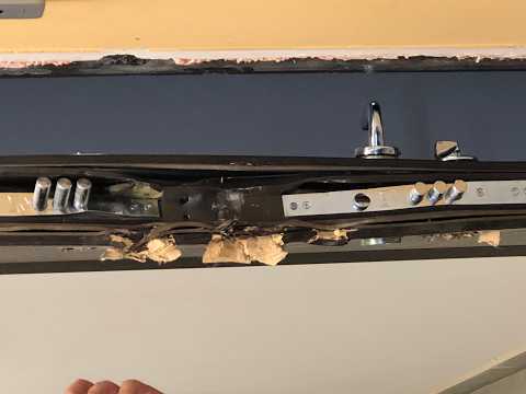 Видео: Злам бронедвері "А", від забудовника ,  за 2 хв! Поради, як обрати надійні бронедвері та замки.