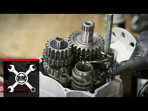 Видео: Ремонт нижней части Honda CRF450R | Часть 3: Сборка