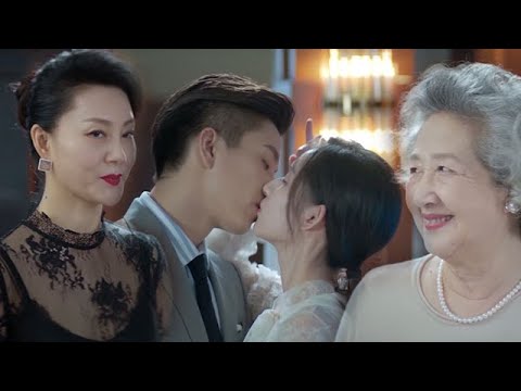 Видео: Генеральный директор деликатно попросил Золушку награды: поцелуев недостаточно,чтобы не выпускать ее