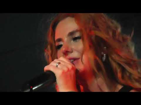 Видео: Lena Katina - Never Forget (Мумий Тролль Music Bar) 19.08.2022