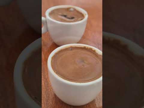 Видео: Прогулялись по осенней набережной г.Сухума. Отдыхающих мало, купаются и ловят солнечные лучики.