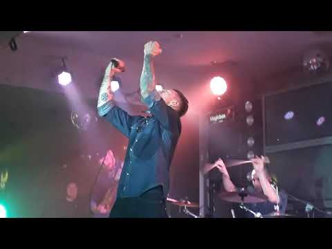 Видео: Ляпис Трубецкой - Метелица (А за окном метель метет белая красавица)