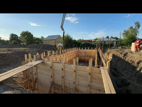 Видео: Будуємо дім з нуля | Заливка бетону для підвалу