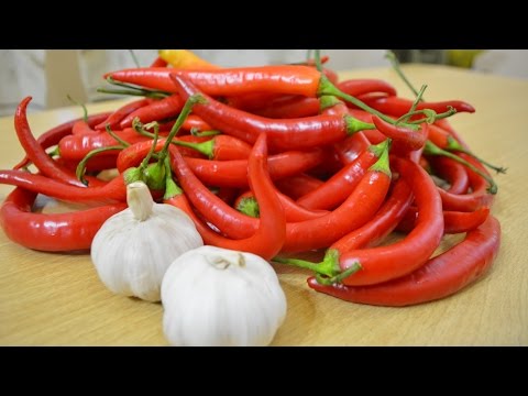 Видео: Суперострый чили соус Шрирача (Sriracha Sauce)