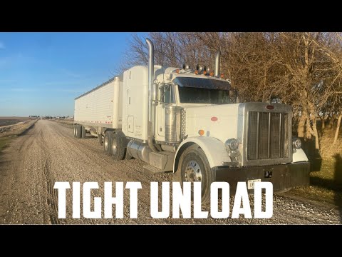 Видео: Плотная разгрузка в Де-Мойне (грузоперевозки с бункером-накопителем)