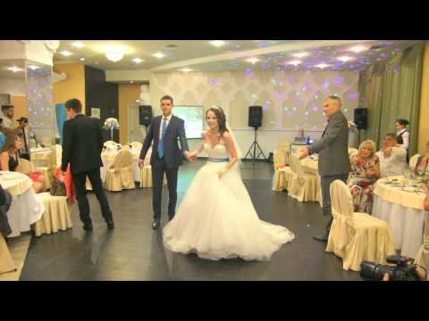 Видео: Танец невесты с подружками)))