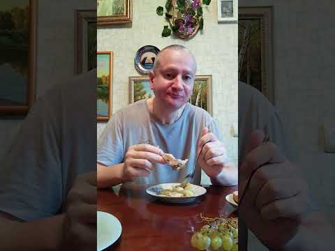 Видео: Обед. Всем хорошего настроения и позитивного дня.