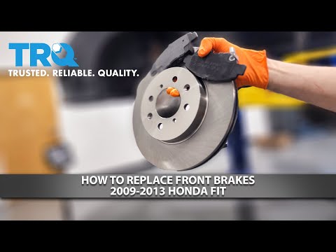 Видео: Как заменить передние тормоза на Honda Fit 2009-2014