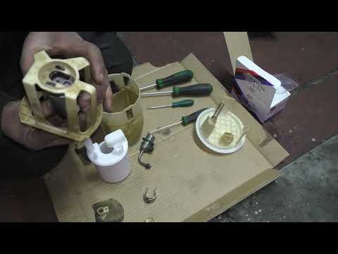 Видео: Замена топливного насоса с дороботками. Ниссан Альмера классик 1.6  2010г