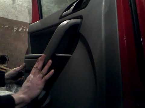 Видео: Как снять обшивку карту задней двери SKODA YETI(2011)demontaz boczka drzwi tyl/door panel removal!