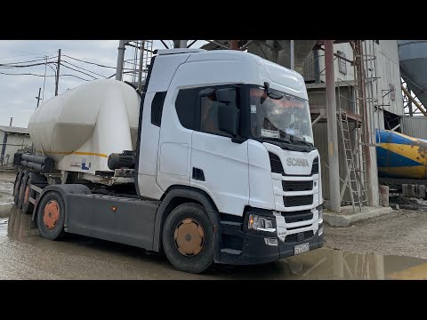 Видео: Как выгрузить цементовоз?