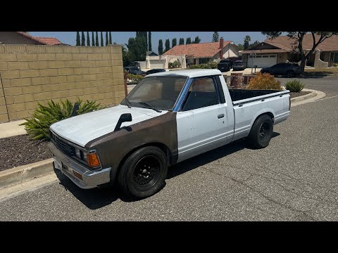 Видео: 1983 Nissan 720 Pickup - мал да удал! 