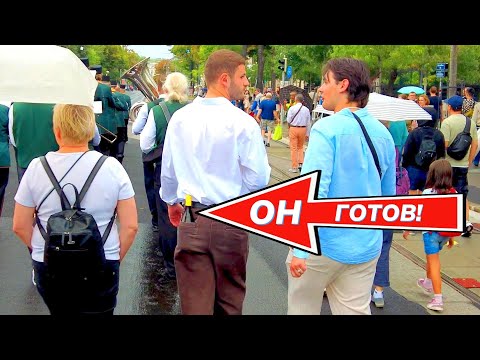 Видео: Шоу на улицах Вены. Едим неправильные блины!