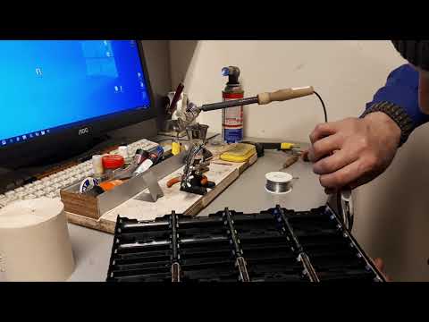 Видео: Сборка аккумулятора на 2 WD часть 3/Assembling the battery for 2 WD part 3/Montage der Batterie für