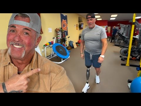 Видео: Я снова хожу с моим постоянным протезом ноги!