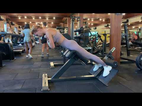Видео: Техника упражнения "Гиперэкстензия" 3 варианта