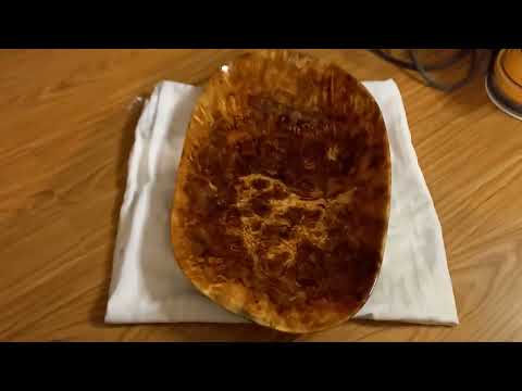 Видео: Лакировка древесины в глубокий глянец