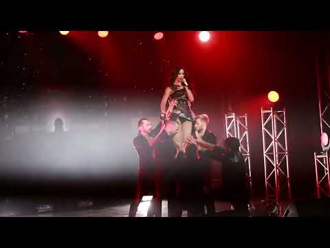 Видео: Ольга Бузова - Мало половин | Live in Окружной Дом Офицеров | Самара, 06.04.2018