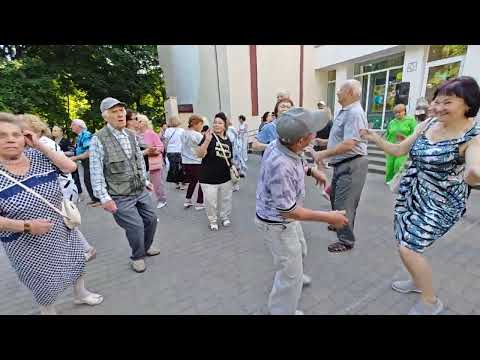 Видео: 26.05.24г..."Цыганочка Яночка"... звучит на танцполе в Гомельском парке...
