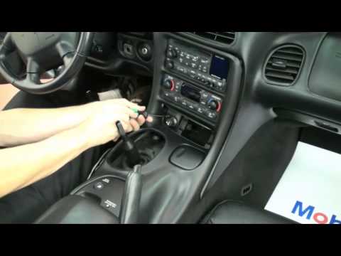 Видео: Снятие консоли рычага переключения передач MGW C5 Corvette