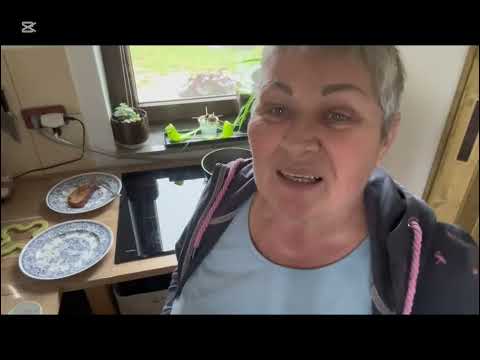 Видео: Квашеная цветная капуста,внук на помощь,и осенняя декорация из цветов.