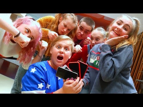 Видео: НАГЛАЯ ПУСЯ ВЫДУРИЛА ТЕЛЕФОНЫ У МАЛЯВКИ!