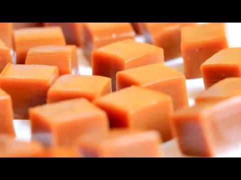 Видео: Как приготовить ИРИСКИ | Сливочная карамель