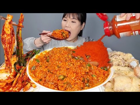 Видео: Добавить капсаицин и приготовить острый карри 🍛 Жареный кальмар кимчи 🌶 Мокбанг