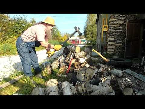 Видео: Колка дров колунами с длинными ручками и клином