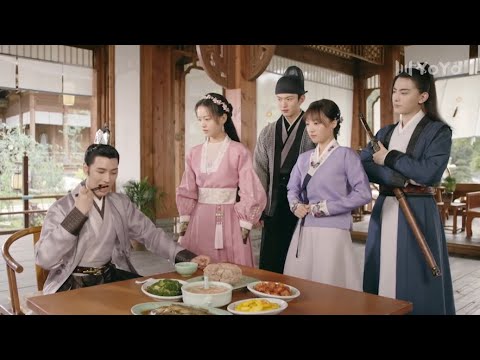 Видео: Молодая пара ссорится. Генерал соблазнил ее любимой едой, что так забавно.