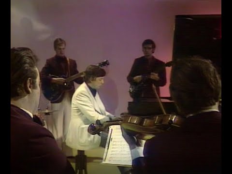 Видео: Раймонд Паулс и оркестр – "Нежность" (А. Пахмутова)