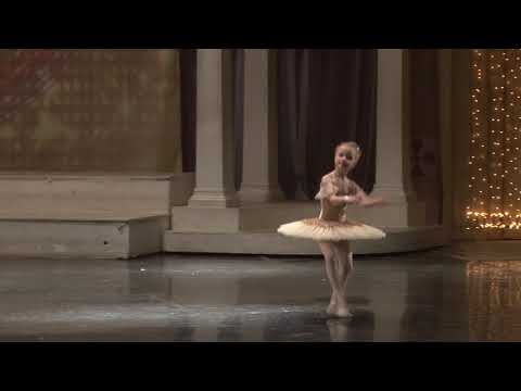Видео: Маруся Олейникова (6 лет) - Вариация  из балета "Павильон Армиды"