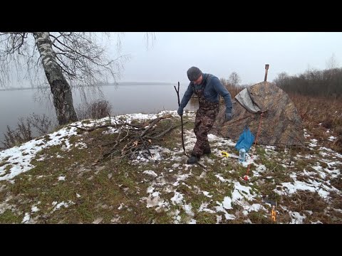 Видео: Ждем первый лед, Быт на ПРИРОДЕ с палаткой и печкой.