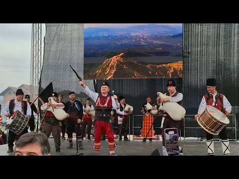 Видео: Николай Славеев празнува в Априлци.