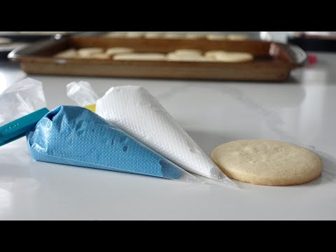 Видео: Как покрыть печенье глазурью одной консистенции | Пышная королевская глазурь на печенье