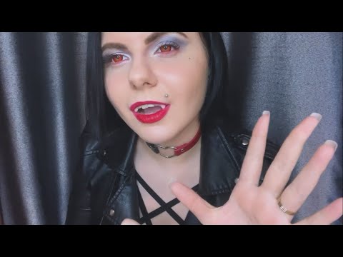 Видео: АСМР Вампир поможет после нападения оборотня и обратит тебя!🧛🏻‍♀️🩸🍷