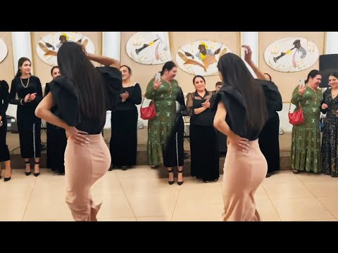 Видео: Заворожила всех! Цыганские танцы 2023