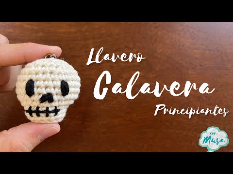 Видео: Как связать простой брелок в виде черепа / Урок по амигуруми для начинающих ко Дню мертвых и Хэлл...