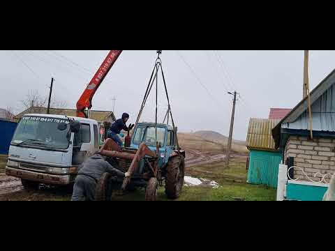 Видео: 😱манипулятор поднимал трактор и себе погрузил!