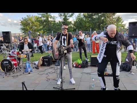 Видео: КИНО - Стук - Виктор Цой - песню исполнила на ВДНХ группа "Далее" #Moscow