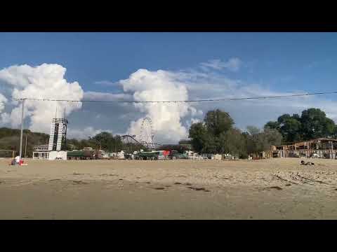 Видео: Центральный пляж в Анапе осенью