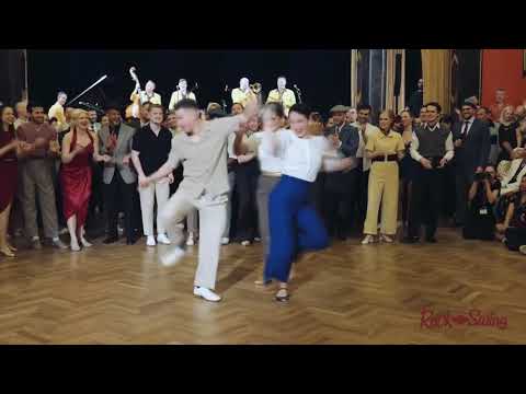 Видео: САМАЯ КОЛХОЗНАЯ ПЕСНЯ СССР 🎸💖🥂 BAND ODESSA