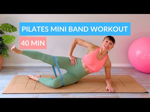 Видео: 40-минутная тренировка всего тела с мини-лентой | Пилатес среднего уровня с мини-лентой (по желанию)