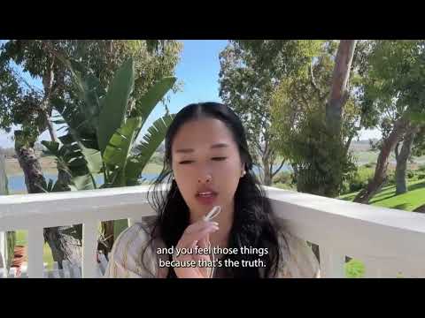 Видео: КАК ИЗЛУЧАТЬ ЖЕНСКУЮ ЭНЕРГИЮ - ничего не делать (перевод Manifestelle)