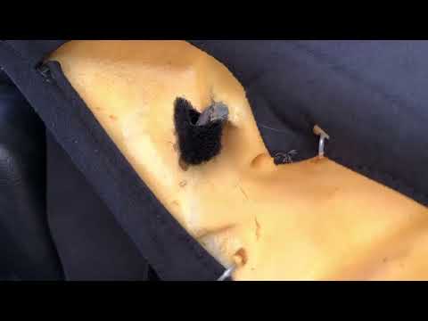 Видео: Разборка ,снятие боковых чёрных панелей пластика багажника Nissan TIIDA C11 хетчбэк (Правильно).