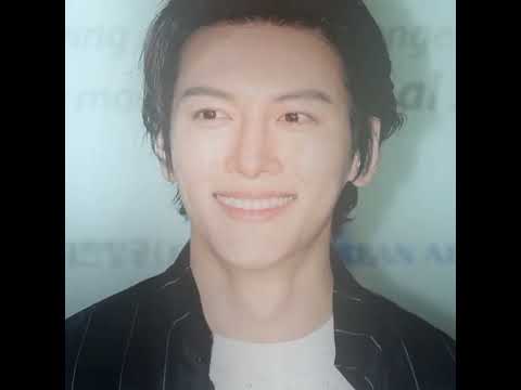 Видео: Чжи Чан Ук и в дороге элегантен и красив.