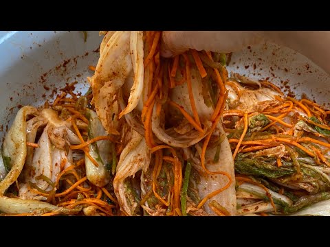 Видео: КОРЕЙЦЫ ЕДЯТ ЭТО КАЖДЫЙ ДЕНЬ! ПРИНЕСЛА РЕЦЕПТ КИМЧИ САЛАТА ДОМОЙ! #food#kimchi#cooking#рецепт#recipe