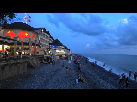 Видео: ЛАЗАРЕВСКОЕ. ВЕЧЕРНЯЯ ПРОГУЛКА ПО ГОРОДУ. НАРОД ПОСЛЕ ШТОРМА ПОТЯНУЛСЯ НА ПЛЯЖ. 14 АВГУСТА 2021.