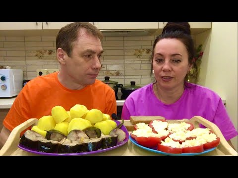 Видео: МУКБАНГ/ СКУМБРИЯ С КАРТОШКОЙ / ПОМИДОРЫ С СЫРОМ И ЧЕСНОКОМ